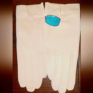 Elegant Cream Gloves